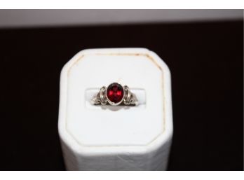 Vintage 925 Sterling Silver & Red Stone Ladies Ring