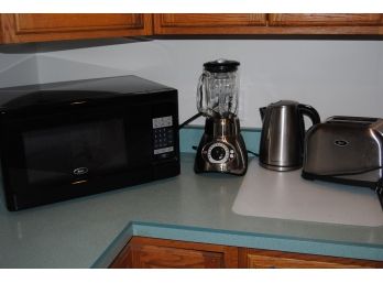 Oster Lot,  Microwave And Stainless Blender, Toaster And Chefs Choice Hot Water, Tools