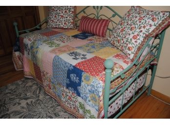 Trundle Daybed 79x41x39 Top Of Bed 28' To Top Of Frame Comes With Blankets And Pillows
