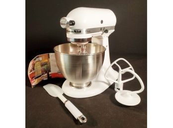 White KitchenAid Classic Model K45WSSWH Electric Mixer