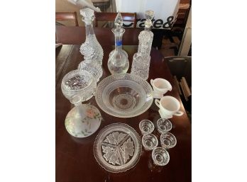 GLASS LOT OF 6 DECANTERS AND OTHER GLASSWARE