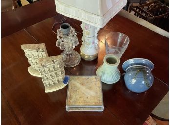 LOT OF DECORATIVE ITEMS INCLUDES VINTAGE LAMP , BOOKENDS , ETC