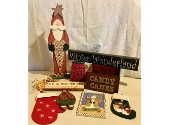 Country Christmas Lot With Wooden Santa