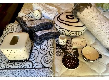 Black & White Bedding & Bath Accessories Lot