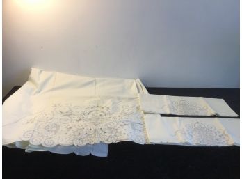 Vintage Full Size Flat Sheet And Pillow Cases