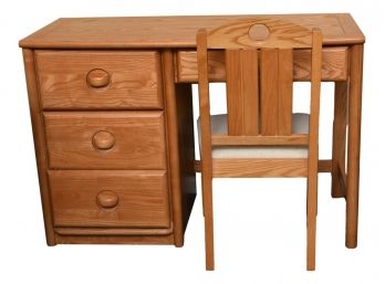 Stanley Furniture Oak Wood Desk With Four Drawers And Matching Chair