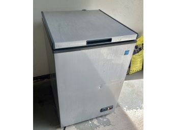 Avanti Chest Freezer - Model  CF1016PE