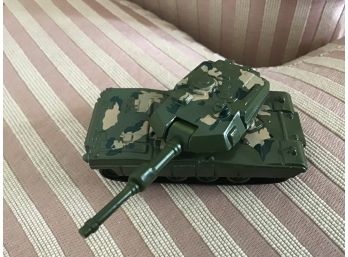 Camoflauged Tank With Movable Turret - Lot #10
