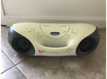 Sony ESP2 Model ZS-X10 Personal Audio System AM/FM Radio CD R/RW Playback Radio