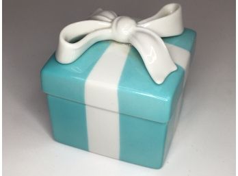 Wonderful TIFFANY & Co. Porcelain Trinket Box - CLASSIC Tiffany Piece MINT ! - No Longer Available