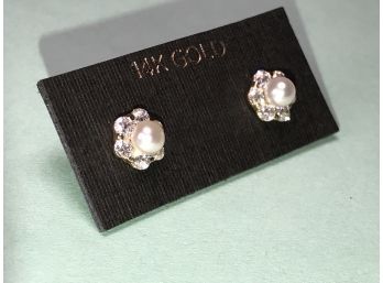 Fabulous 14kt Yellow Gold & Pearl With White Topaz VERY Elegant - Floral Style Setting