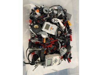 Lego Bonanza ( 2 Of 2) Include: Lego Mindstorms 8527 NXT And Lego Mindstorms EV3