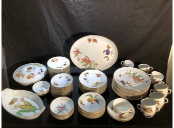 Royal Worchester Evesham Fine Porcelain Dinnerware