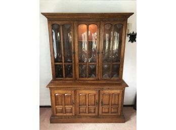 Ethan Allen Lighted Detachable 2 Piece Hutch