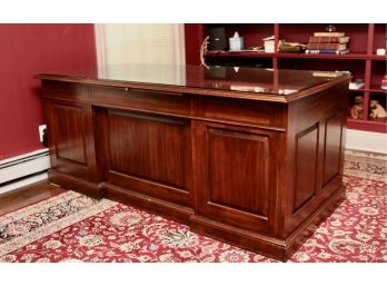 HARDEN FURNITURE EXECUTIVE Desk With 3 Pull Out Shelves