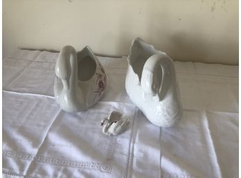 3 Swan Figurines Lot