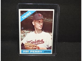 1966 Topps Minnesota Twins HOFer Jim GAYLORD Perry Baseball Card