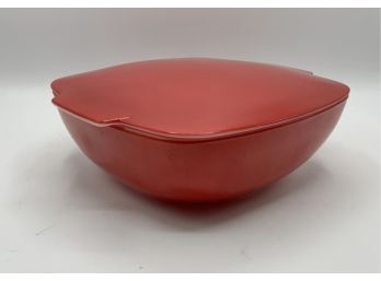 Amazing Vintage Lidded Pyrex Bowl