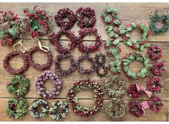 Red And Green Collection Of Festive Holiday Candle Rings