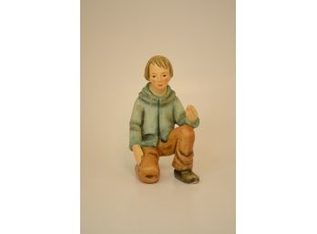 Hummel 21/0 Kneeling Shepherd Boy