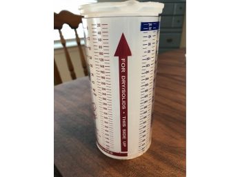 The Pampered Chef Wet/Dry Measuring Cup