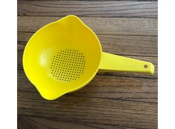 Yellow Plastic Strainer With Handle 7 Inch