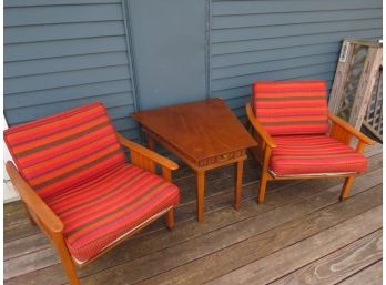 Pair Of  60s Mid-century Modern Spindle Back Lounge Chairs With Table Stanley Furniture