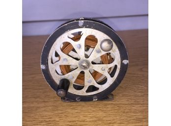 Vintage Fly Fishing Reel. Pflueger Sal-Trout No. 1554. Made In U.S.A. In Good Condition.