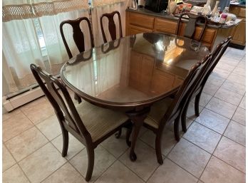 An Ethan Allen Mahogany Queen Anne Table With Six Matching Chairs