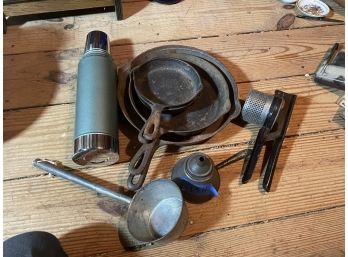 Griswold CAST IRON PANS AND VINTAGE KITCHEN ITEMS