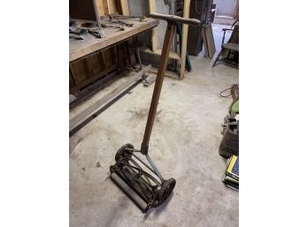 VINTAGE PUSH LAWN MOWER