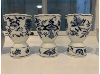 290, Three Delft Looking Egg Cups And One Small White Egg Cup Plus, Delft Vase/cup