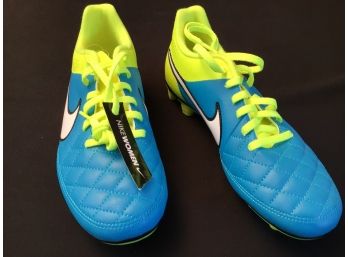 Pair Nike Woman Size 7-1/2  Tiempo Cleats NEW