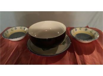 Round Platter, Large Mixing Bowl/salad Bowl, And Two Small Serving  Bowls