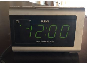 RCA Dual Alarm Clock With Snooze Large Green Numbers