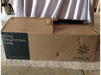 New In Box Zinus Large Easy Pet Stairs Pet Ramp Ladder  For Cats Or Dogs