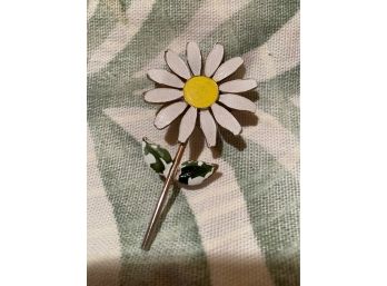 Vintage Enamel Daisy Flower Pin