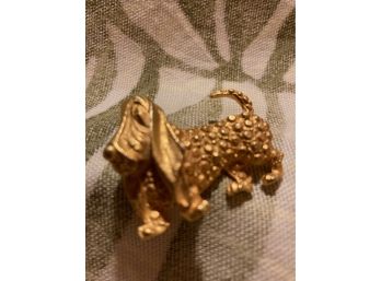 Unsigned Vintage Gold Tone Basset Hound Pin