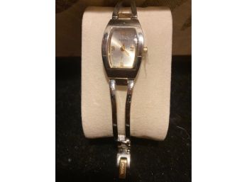 Vintage Silver Tone Fossil Ladies Quartz  Watch  (Needs Battery)