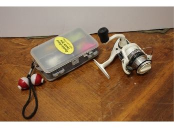 Okuma Stratus CS-25 Fishing Reel & Small Tackle Box