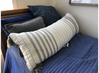 New Twin Bedspread And Coordinating Pillows - New From Staging (white Room)