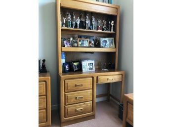 Oak Desk And Removable Hutch (white Room)