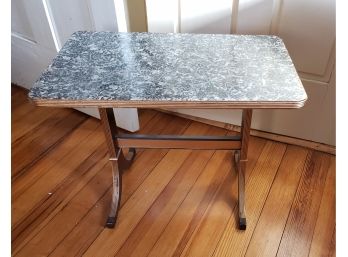 VINTAGE SMALL SIDE OR COFFEE TABLE