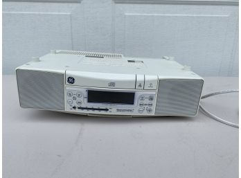 GE Space Saver Under Cabinet Radio / CD Player