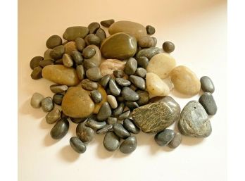 3 Pounds Of Assorted Decorative River And Garden Stones