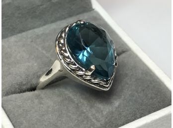 Very Pretty Sterling Silver / 925 Ring With Large Teardrop Shaped Pale London Blue Topaz Color Stone - Nice !