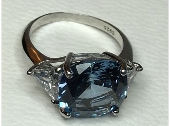 Fabuous Sterling Silver / 925 Ring With Blue & White Topaz Color Stones Ring - Very Large Center Stone !