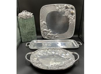 4 Pc Metal Serving Lot