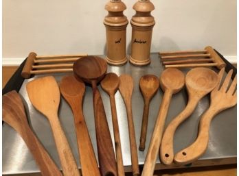 Wooden Kitchen Implements Plus Williams Sonoma Sel & Poive Grinders