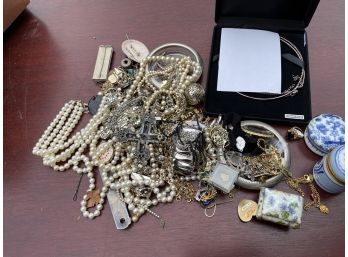 Contents Of Jewelry Box